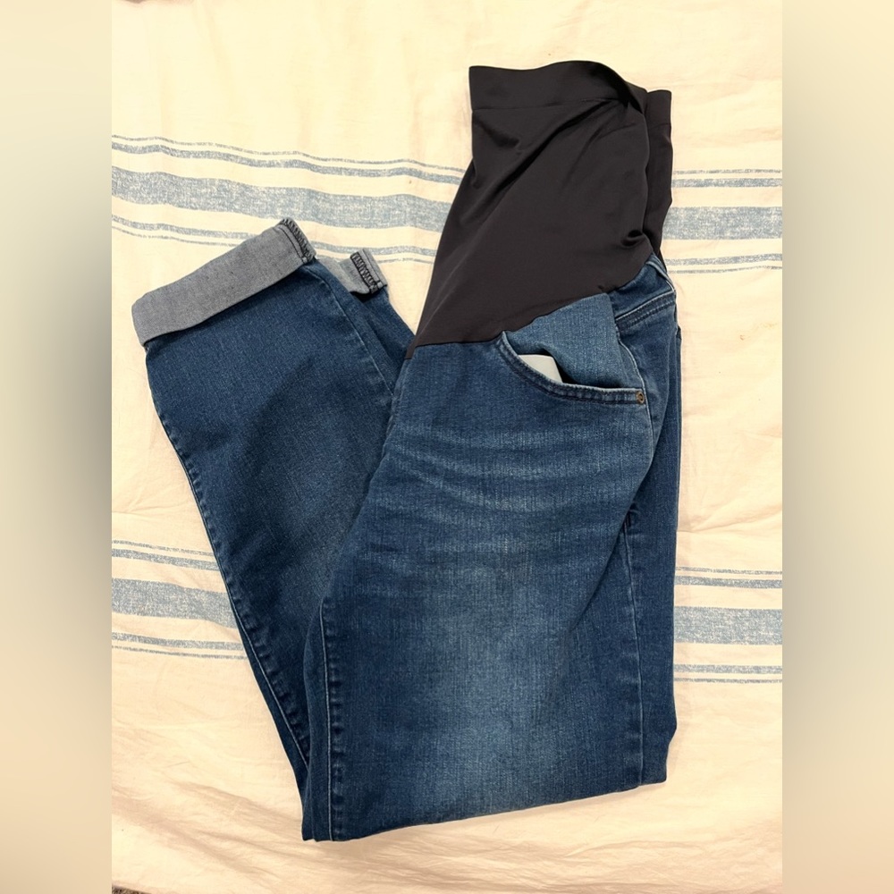 Super cute medium wash skinny maternity jeans.